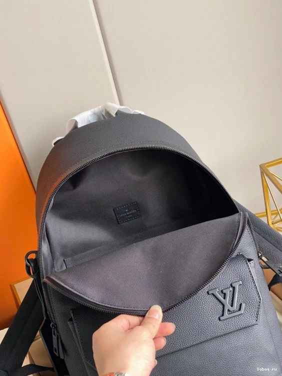 VUITTON LOUIS BACKPACK 0822